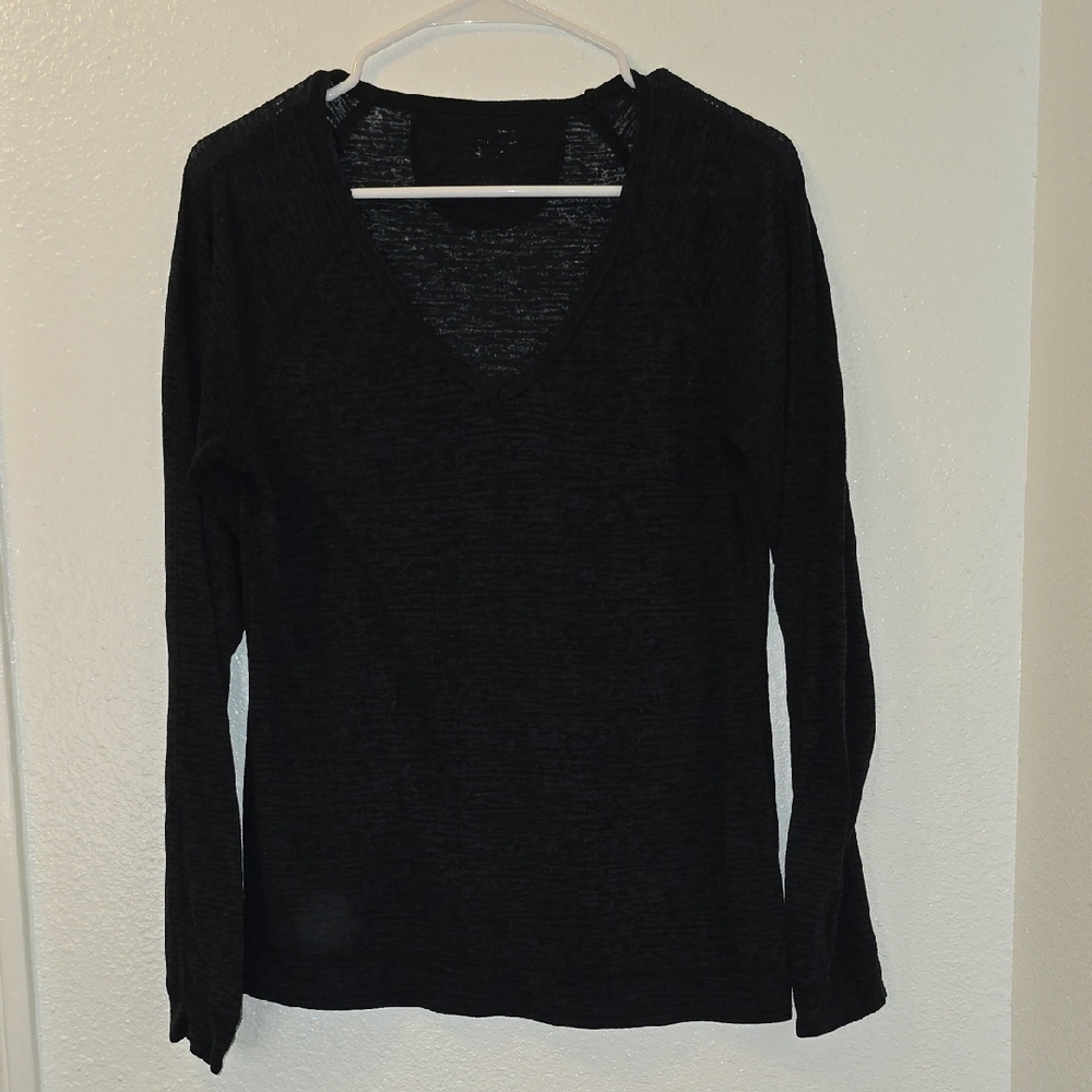 Women's Black V-Neck Long Sleeve Tee